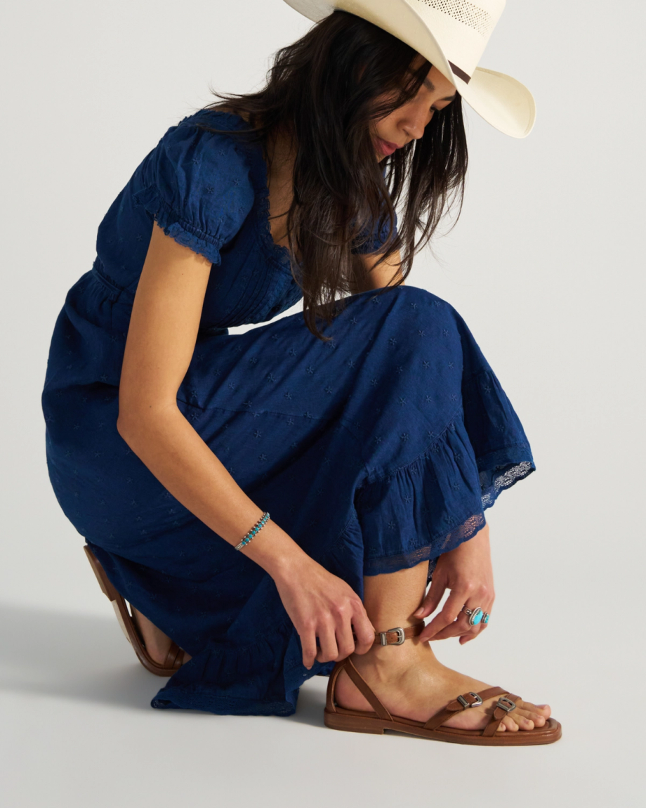 Full view of The Blakely - Saddle on model