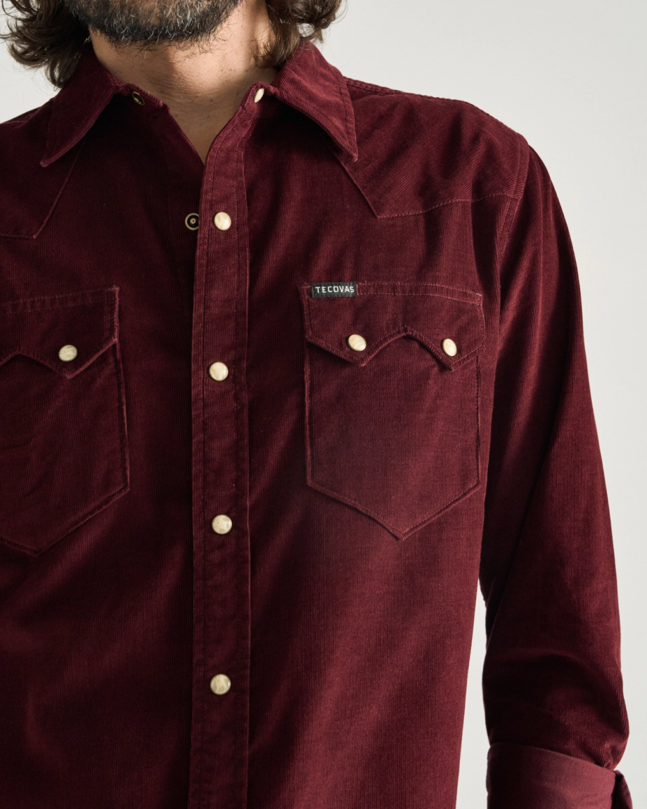 Closeup detail view of Men's Texas Weight Corduroy Pearl Snap LS - Port