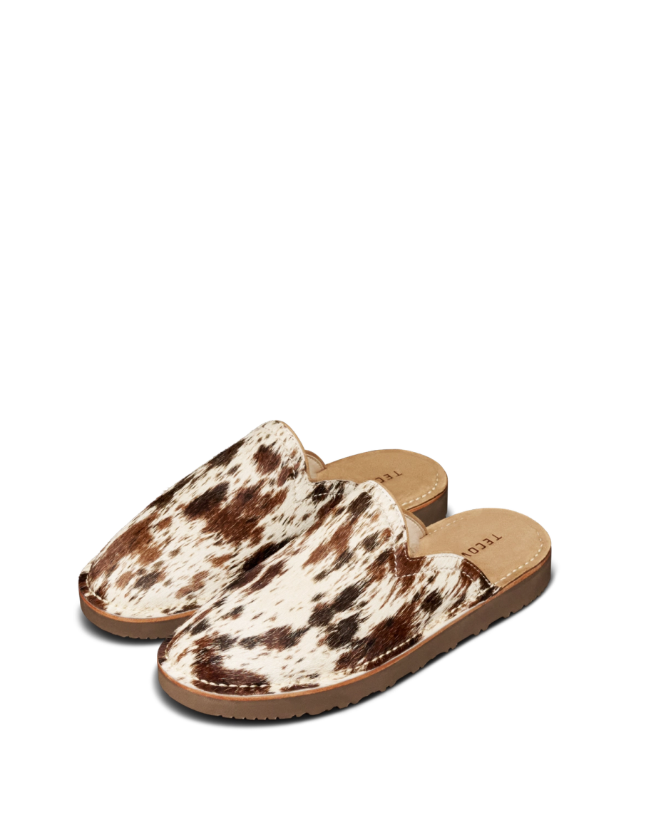 Quarterfront view of The Oliver - Hair on Hide on plain background