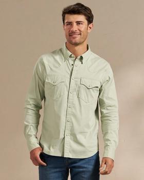 Man wearing the easywear pearl snap in sage in a photo studio