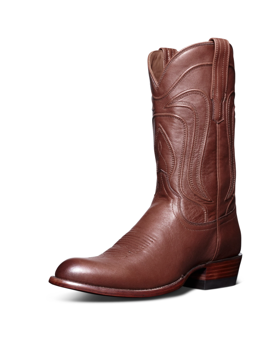 Quarterfront image of the cartwright in hazelnut on a plain background