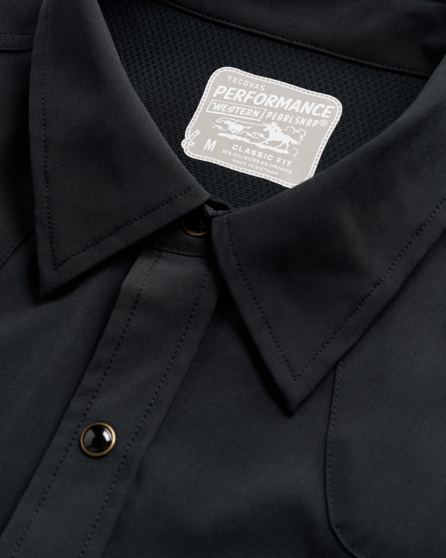 Closeup detail view of Men's Performance Western Pearl Snap SS - Classic Fit - Black