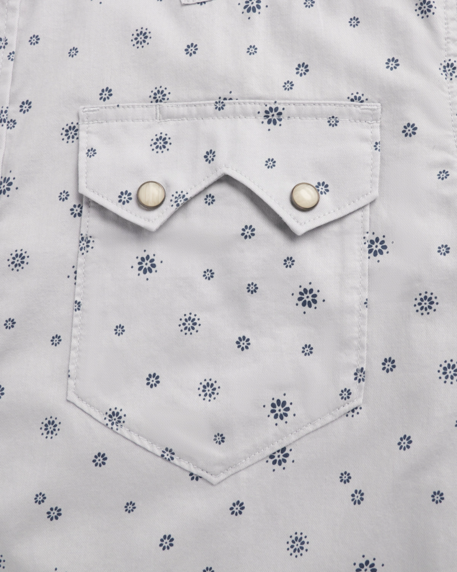 Closeup detail view of Men's Vintage Weight Short Sleeve Pearl Snap - Light Gray/Atlantic