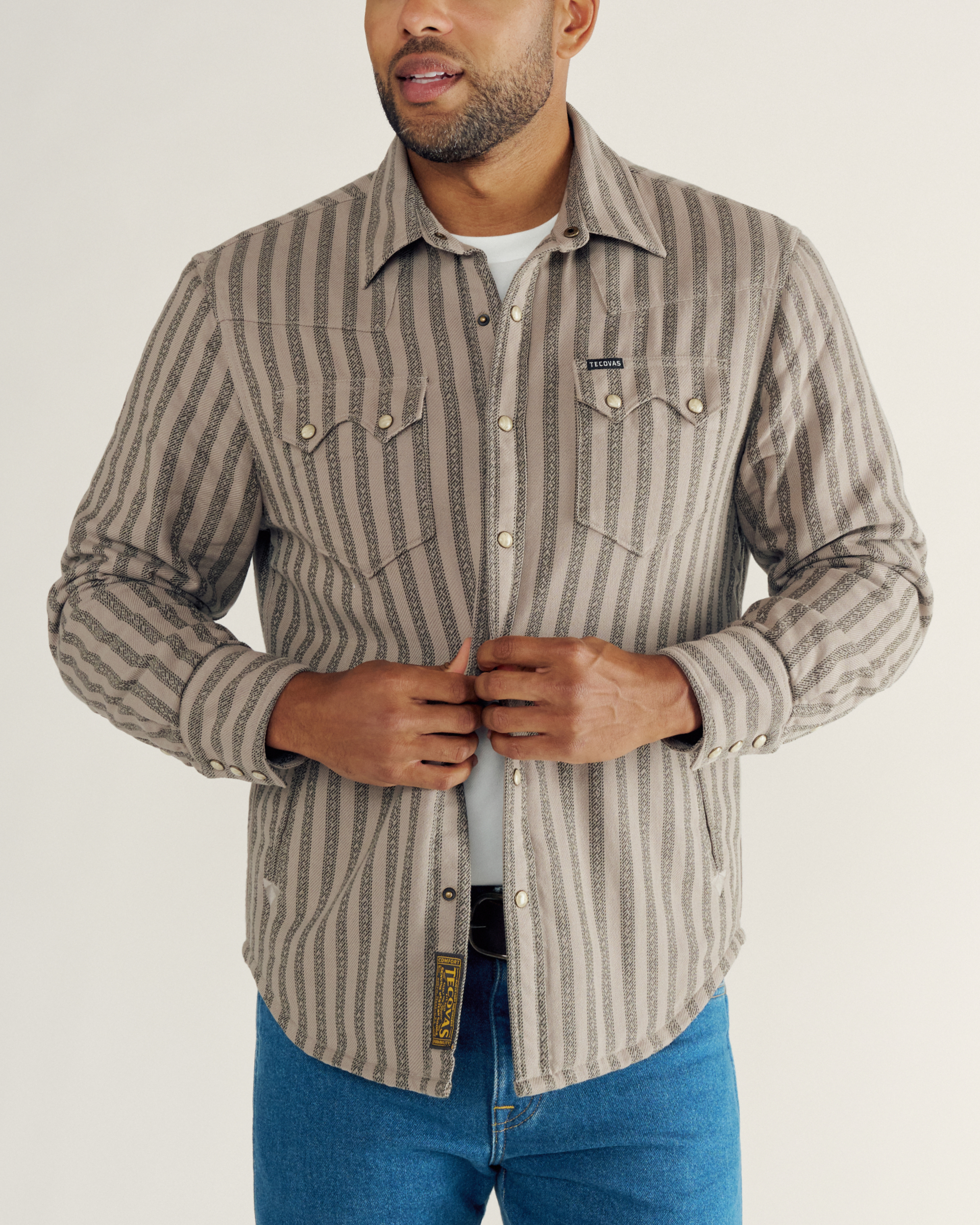 Closeup detail view of Men&#x27;s Sawtooth Pearl Snap Shacket - Gray / Black