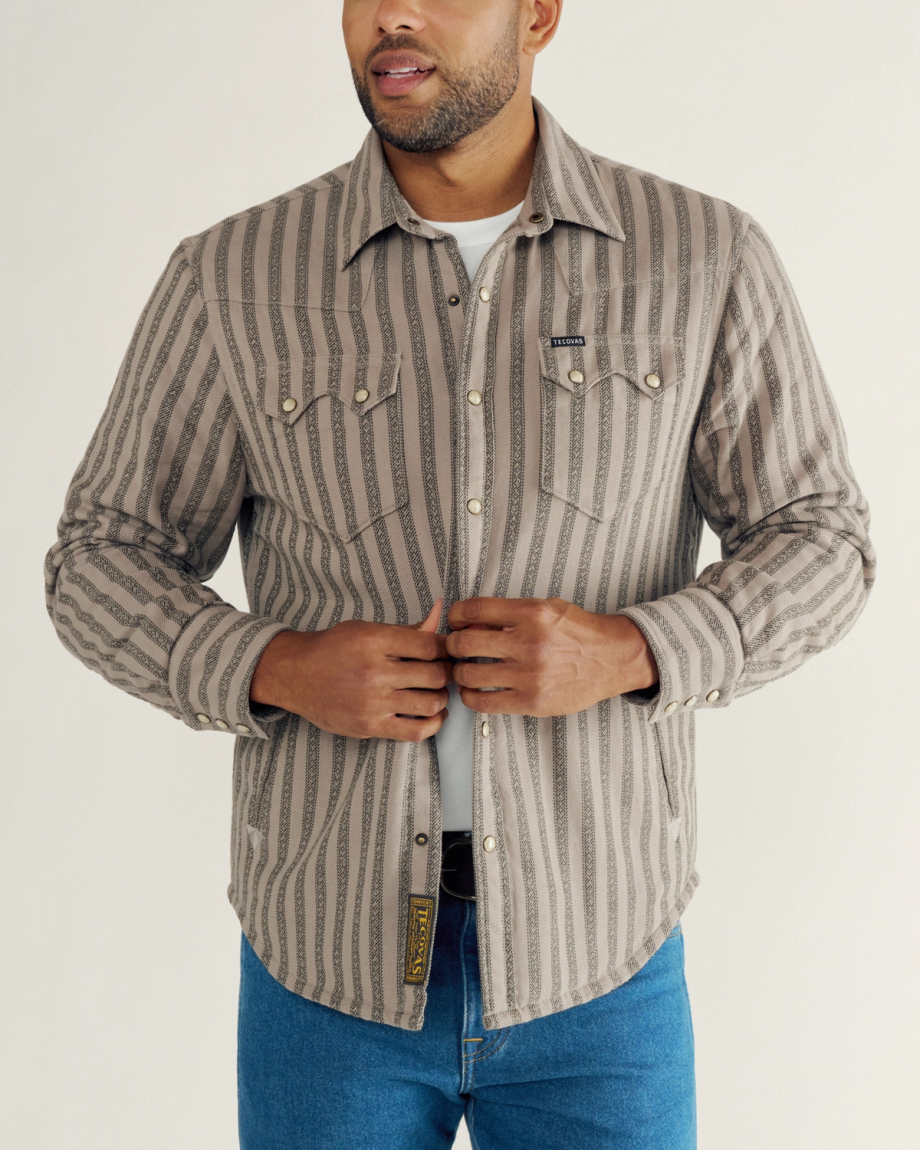 Closeup detail view of Men's Sawtooth Pearl Snap Shacket - Gray / Black