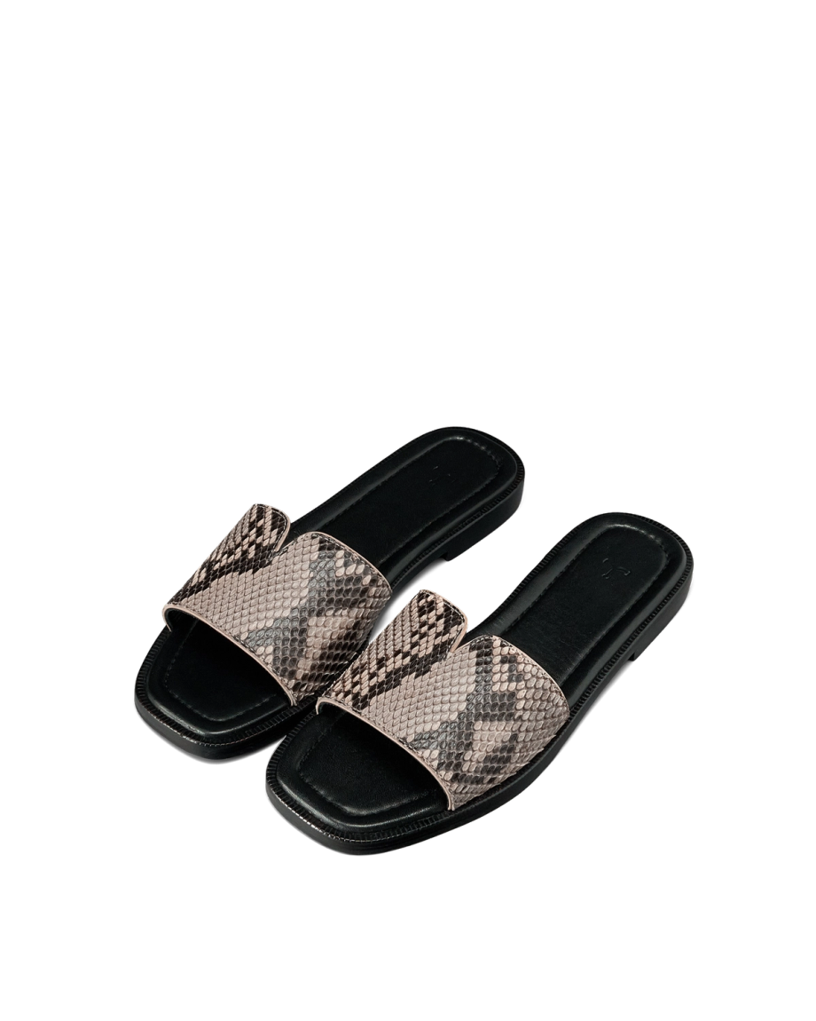 Pair view of The Carmen - Black/Bone on plain background
