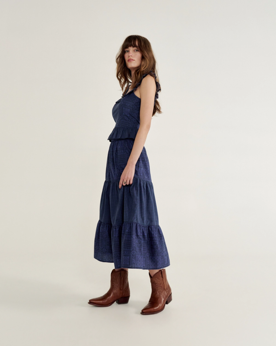 Full view of The Lynn - Saddle on model