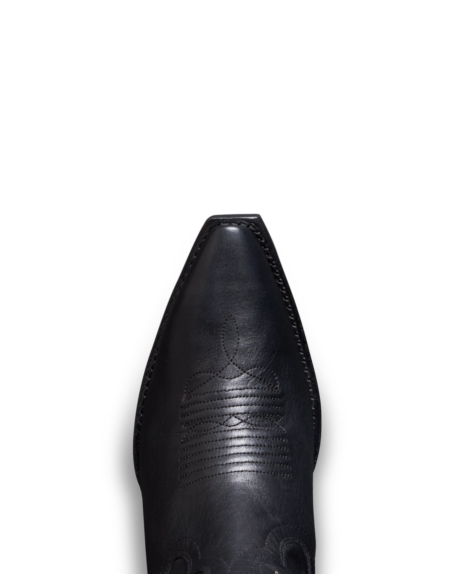 Close up view of the toe on the sadie boot in the color midnight.