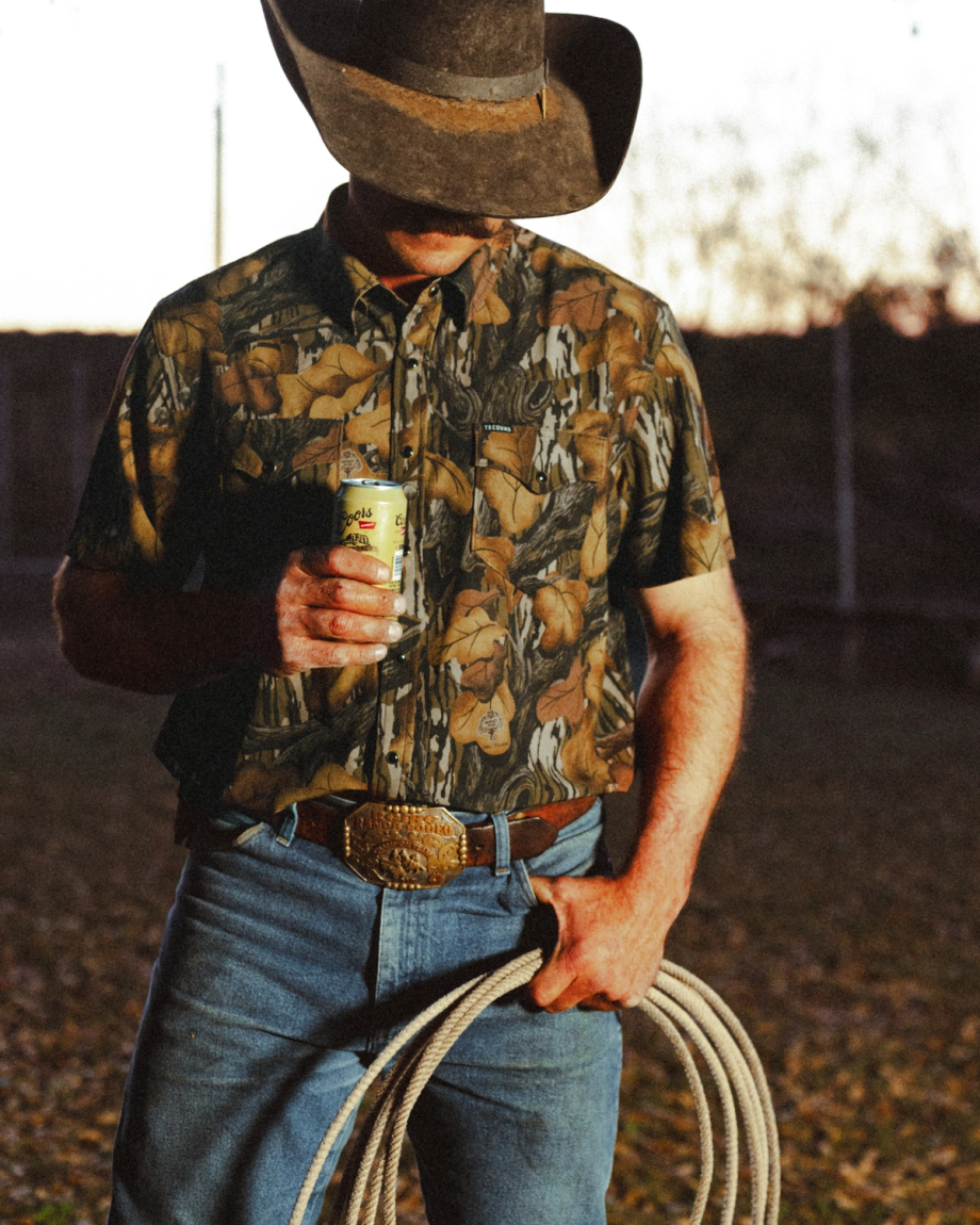 Closeup detail view of Men's Performance Western Pearl Snap SS - Mossy Oak Fall Foliage