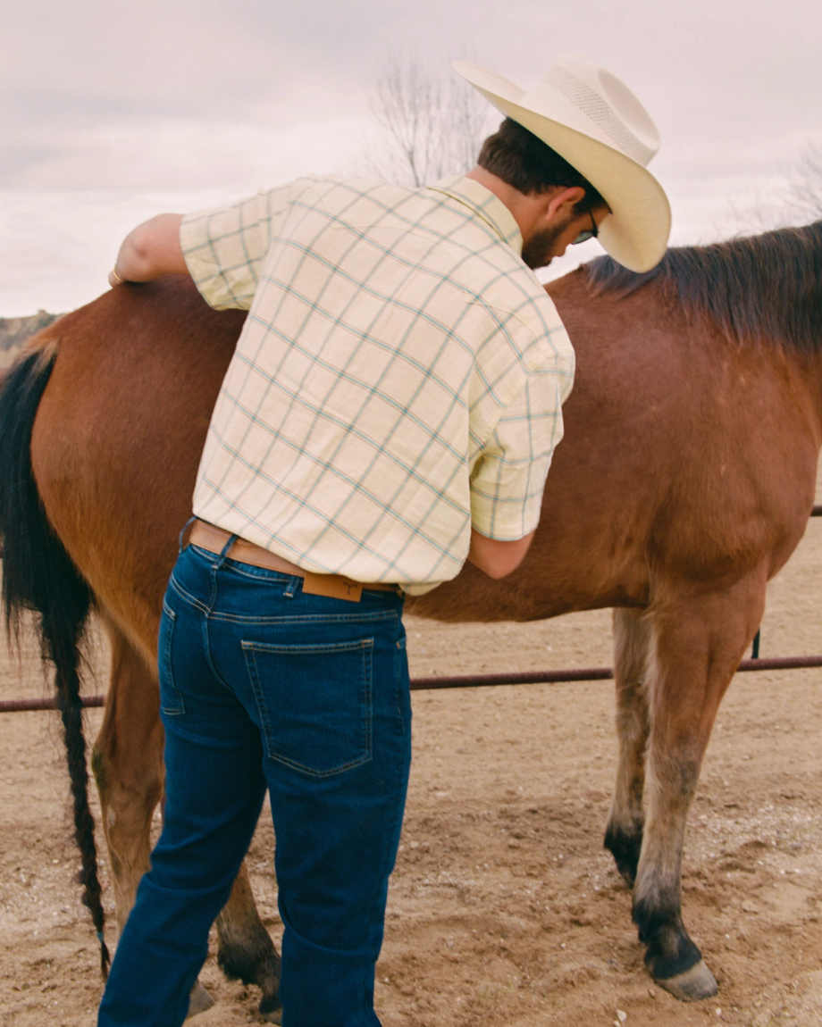 Closeup detail view of Men's Sawtooth Linen Short Sleeve Pearl Snap - Yellow / Teal