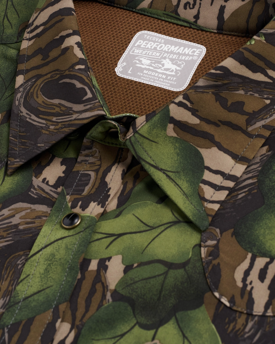Closeup detail view of Men's Tecovas x Mossy Oak Performance Western Short Sleeve - Full Foliage