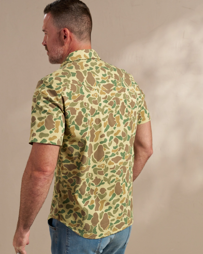 Closeup detail view of Men's Easywear Short Sleeve Pearl Snap - Duck Camo