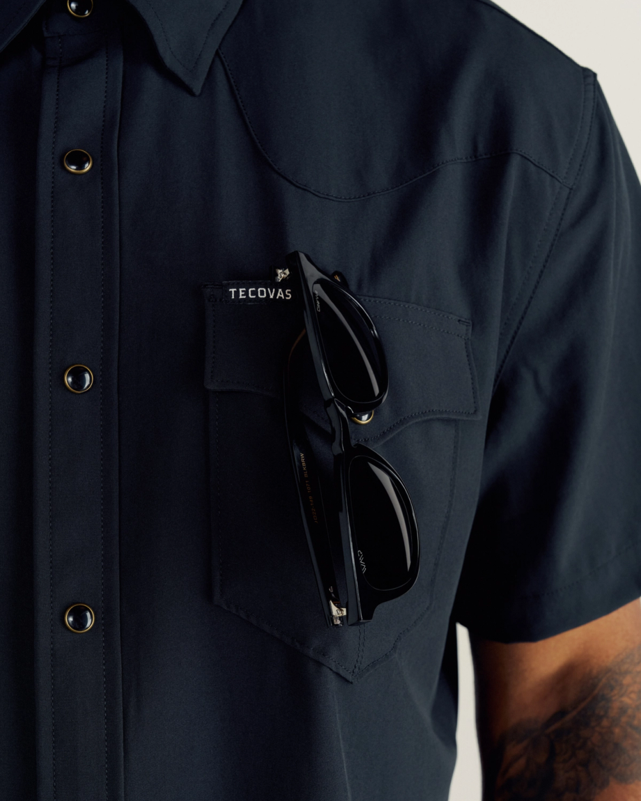Closeup detail view of Men's Performance Western Pearl Snap SS - Classic Fit - Black