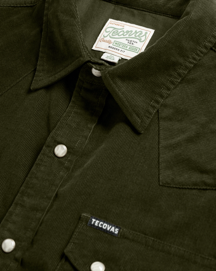 Closeup detail view of Men's Texas Weight Corduroy Pearl Snap LS - Pine