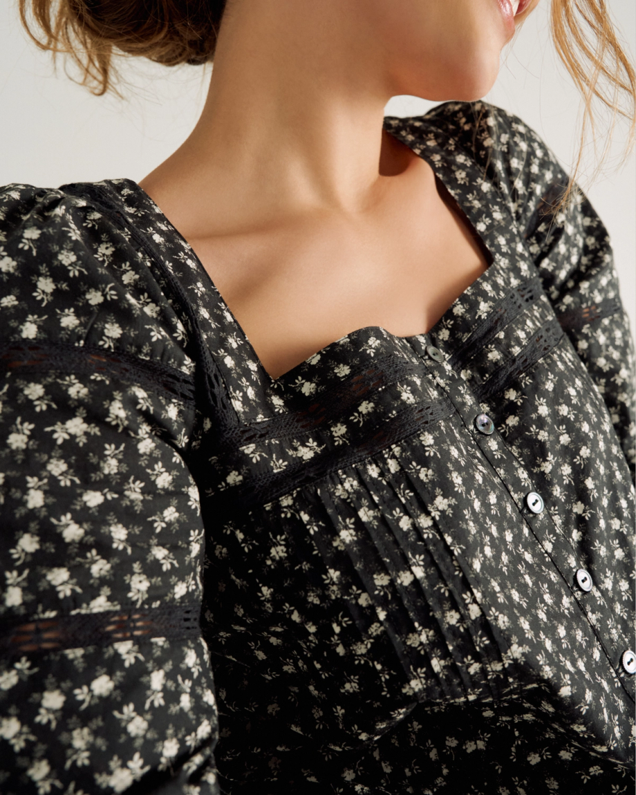 Closeup detail view of Women's Long Sleeve Cotton Poplin Top - Black / White