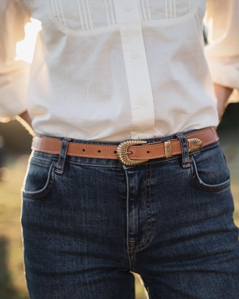 Woman in jeans and Belt