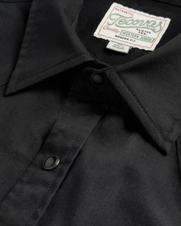 Closeup detail view of Men's Vintage Weight Short Sleeve Pearl Snap - Midnight