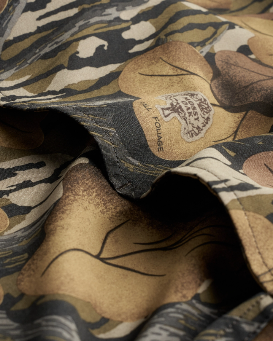 Closeup detail view of Men's Performance Western Pearl Snap SS - Mossy Oak Fall Foliage
