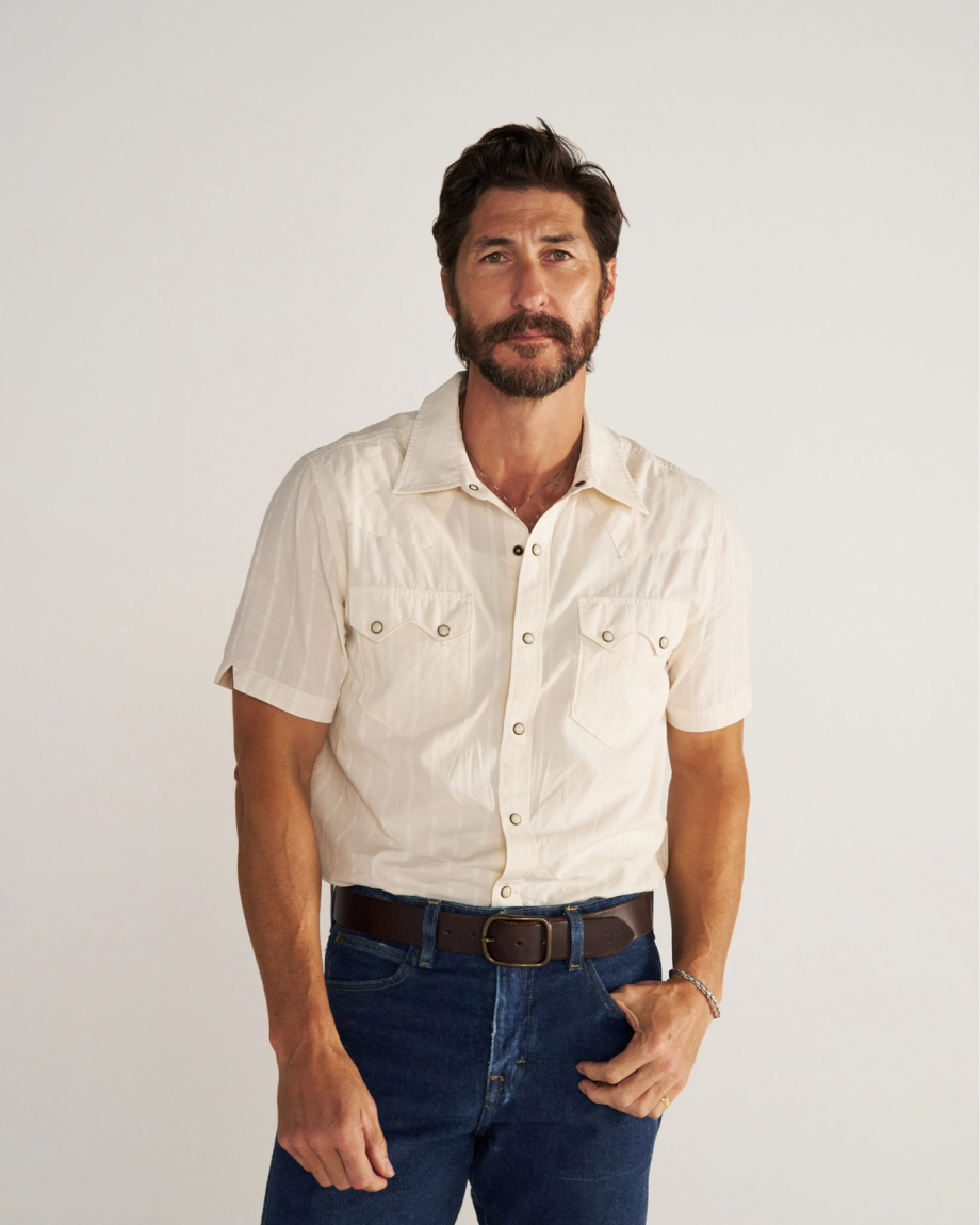 Closeup detail view of Men's Vintage Weight Short Sleeve Pearl Snap - Light Sand/Multi