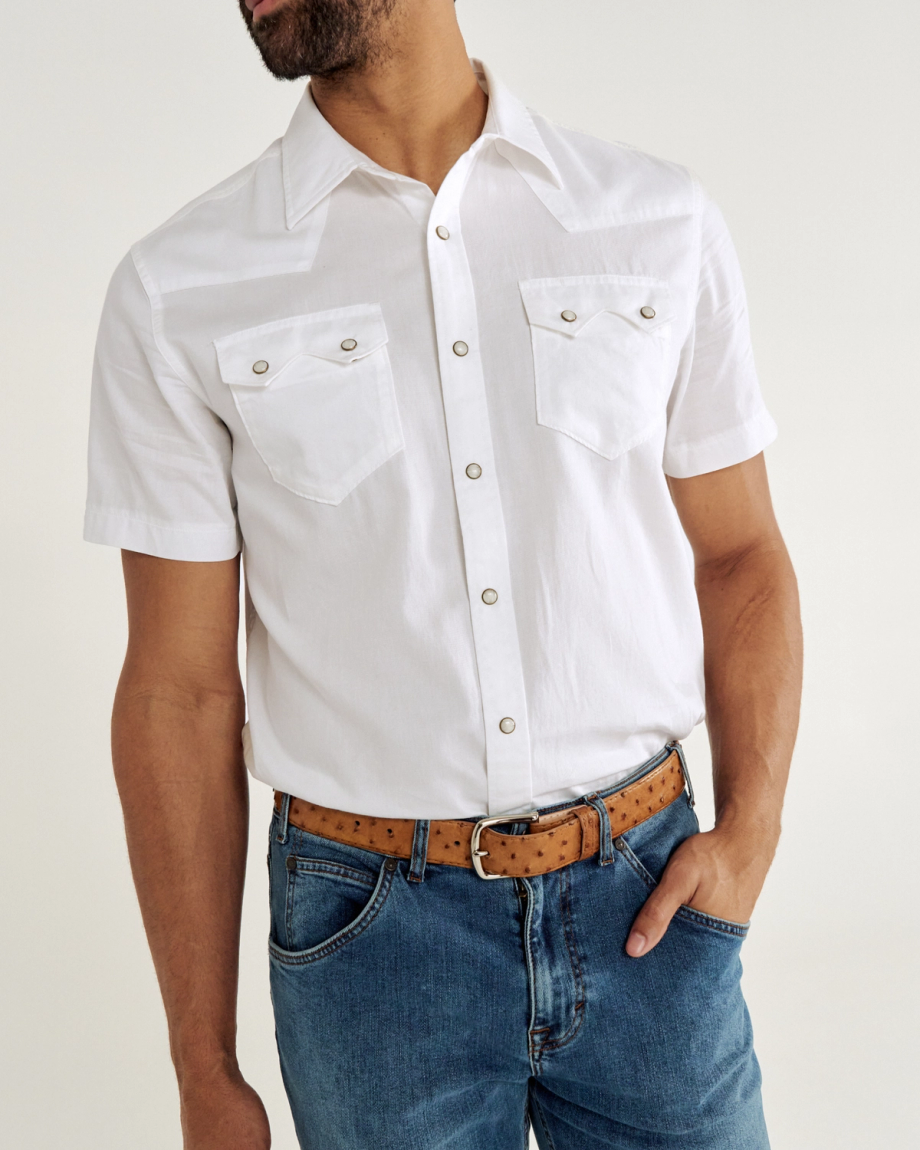Closeup detail view of Men's Classic Fit Vintage Weight Sawtooth Short Sleeve Pearl Snap - White