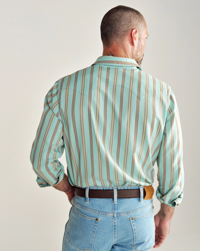 Closeup detail view of Men's Vintage Weight Sawtooth Cotton Pearl Snap - Blue Stripe