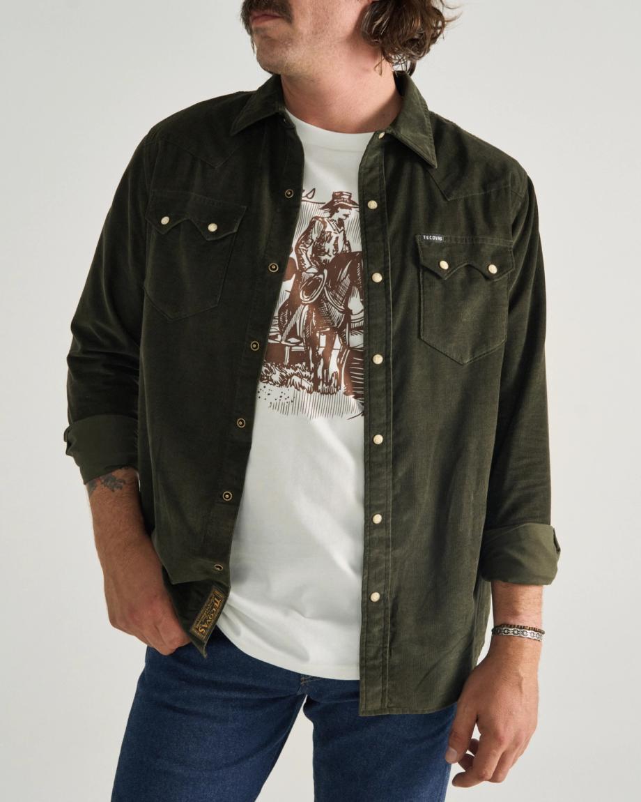 Closeup detail view of Men's Texas Weight Corduroy Pearl Snap LS - Pine
