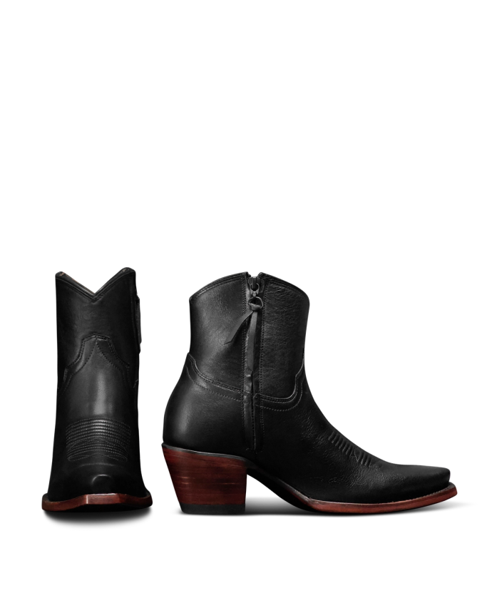 Pair view of The Daisy - Midnight on plain background