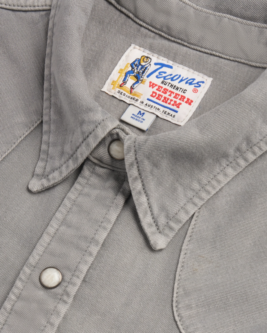 Closeup detail view of Men's Denim Pearl Snap - Light Gray