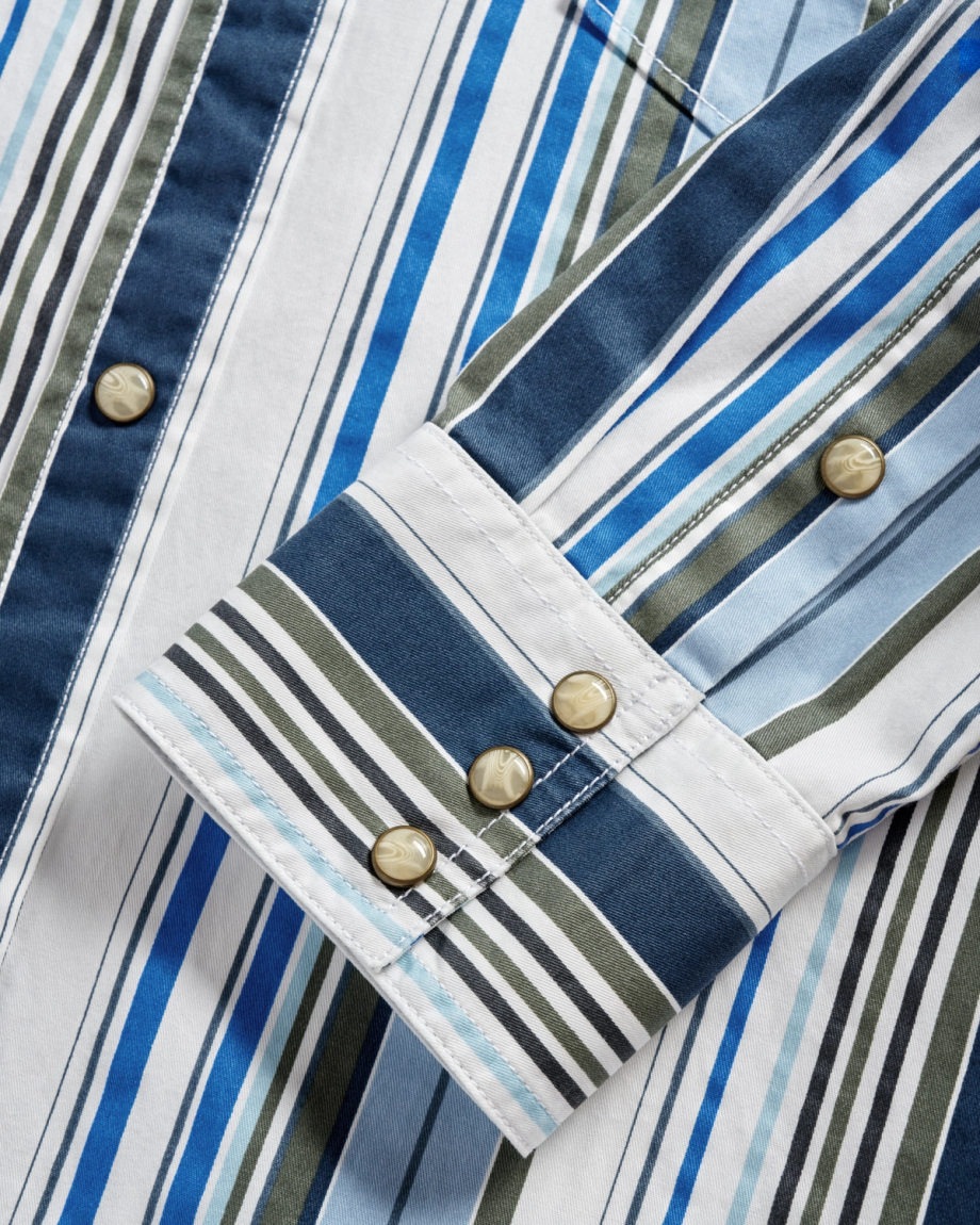 Closeup detail view of Men's Thorn Stopper Pearl Snap LS - Blue Fin / Multi