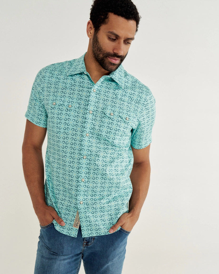 Closeup detail view of Men's Vintage Weight Sawtooth Short Sleeve Pearl Snap - Blue Horseshoe