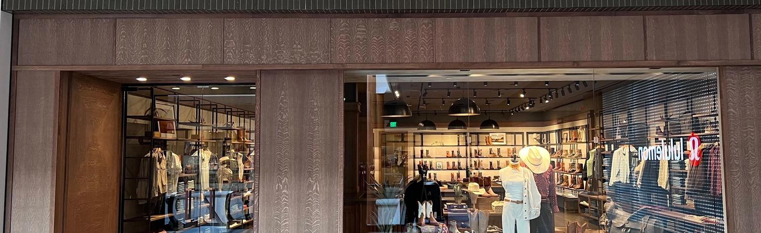 Photo of Tecovas store front in Plaza Frontenac