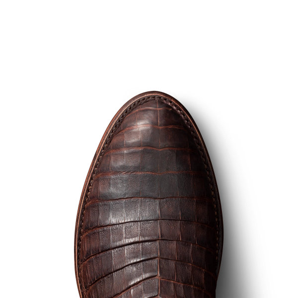 Toe view of The Earl - Mahogany on plain background