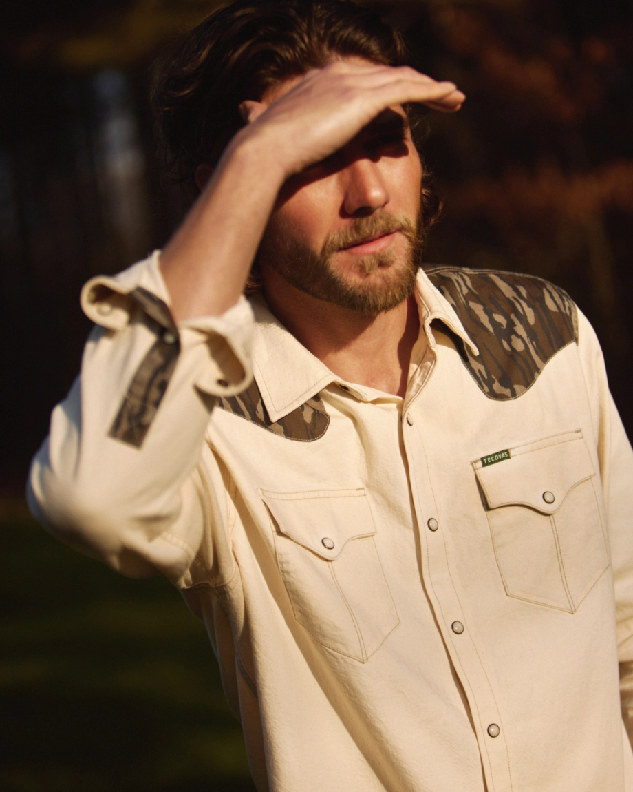 Closeup detail view of Men's Tecovas x Mossy Oak Denim Pearl Snap - Light Sand/Bottomland