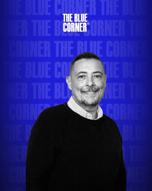 Foto di Simone Ciaruffoli presso gli studi di The Blue Corner Media