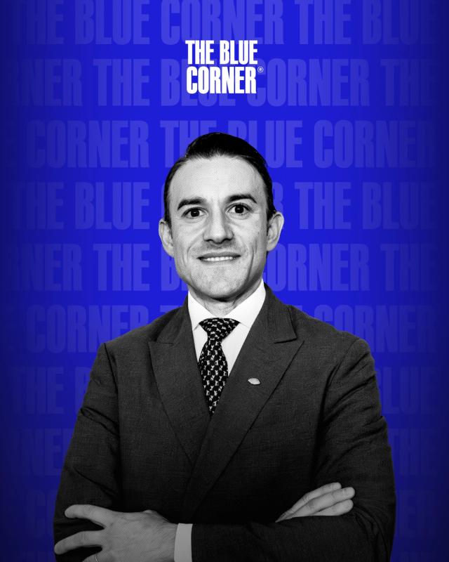 Foto di Guglielmo Miriello presso gli studi di The Blue Corner Media