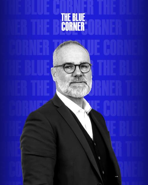 Foto di Arnaldo Aiolfi presso gli studi di The Blue Corner Media