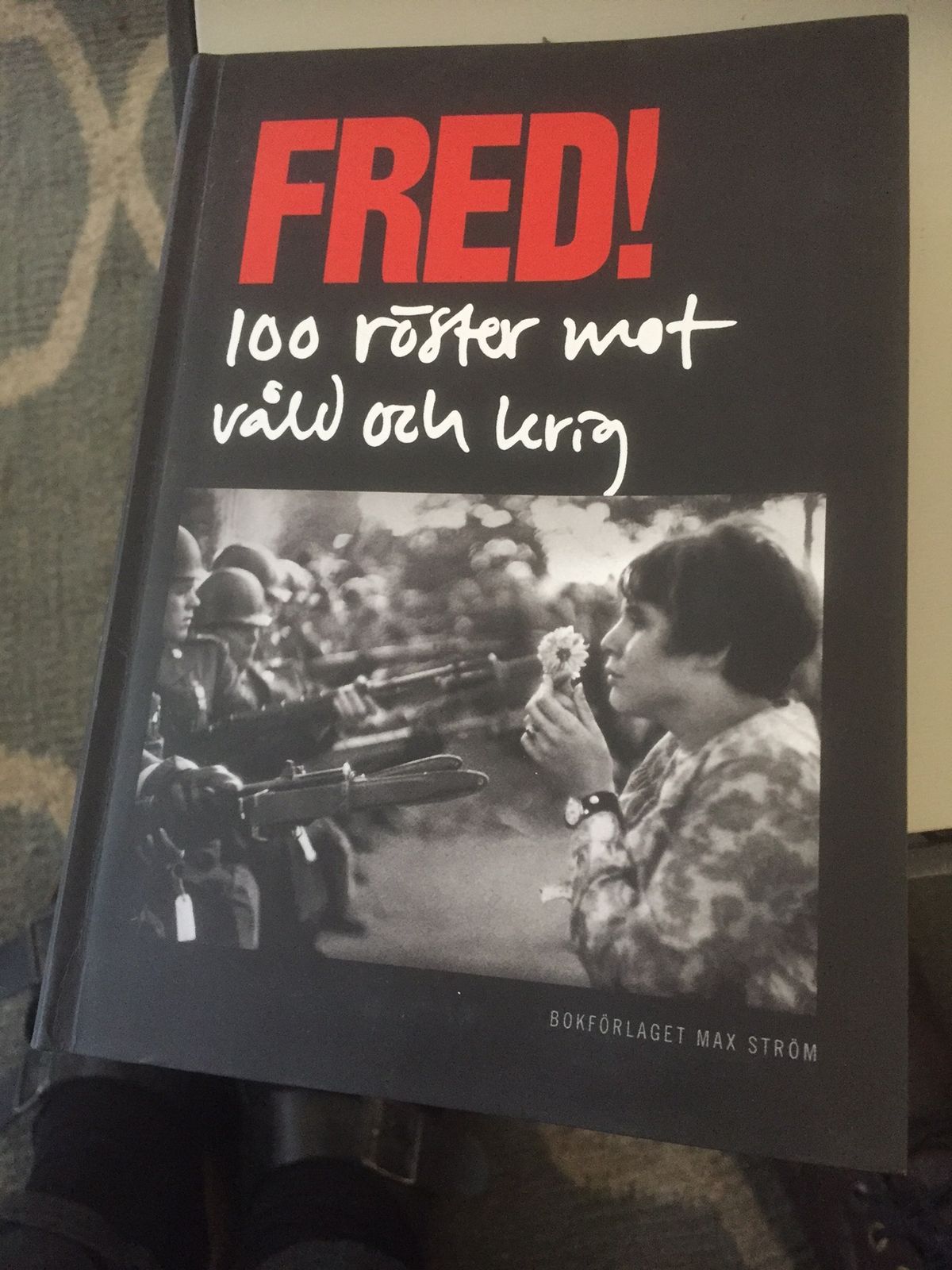 "FRED 100 röster mot våld och krig"