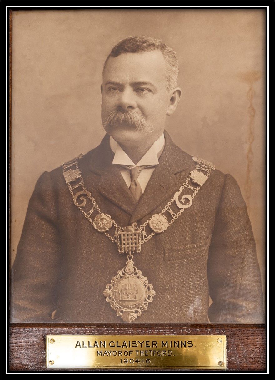 Allan Minns wearing his mayoral chains