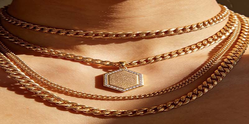 The chevron links make it suitable even for heavy pendants