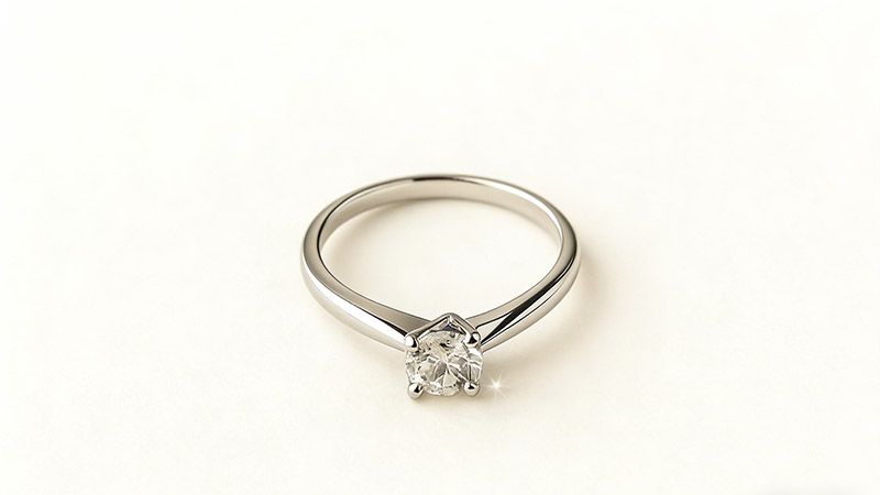It is a timeless piece of jewelry, mixing 24k pure gold with different white metals such as nickel,