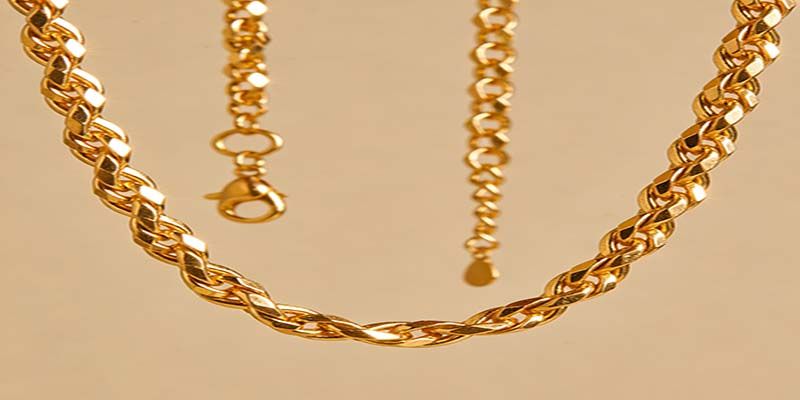 This is the secret of rope chain durability. Due to the twisted look of yellow gold, these rope chains show a blinking effect, enhancing their shiny appearance.