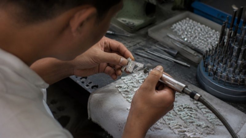 ewelry is trusting sample images without verifying the actual production system behind them.