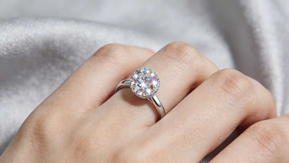 The Best Engagement Ring Finger