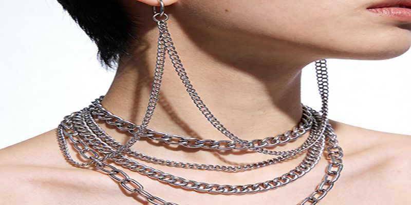 Necklace Trends 2026: Layered Chains, Tube Hoops & Gen Z Styles