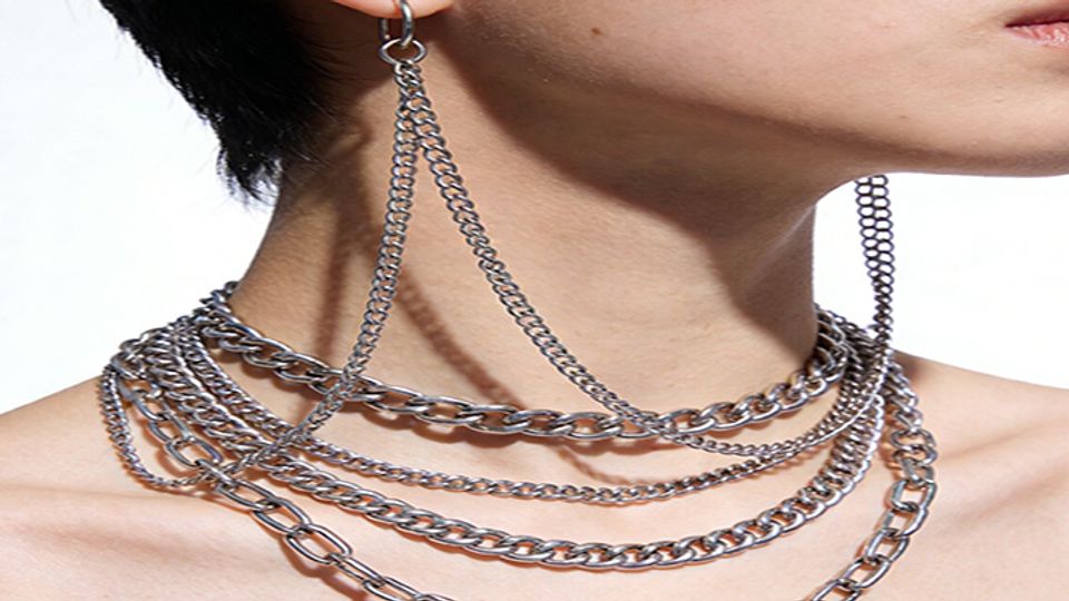 Necklace Trends 2026: Layered Chains, Tube Hoops & Gen Z Styles
