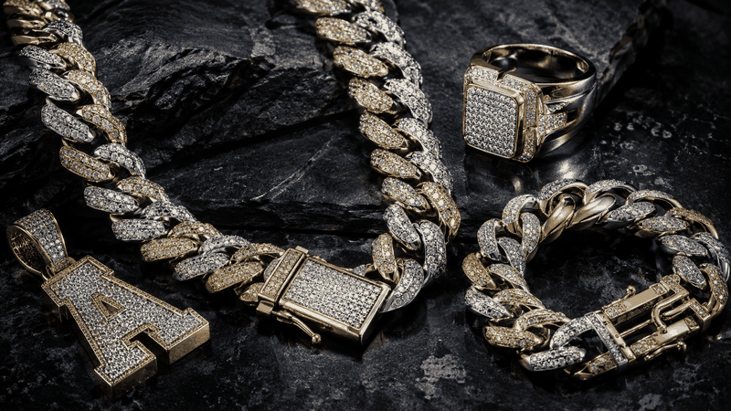 Men’s and hip-hop jewelry often uses gold, silver