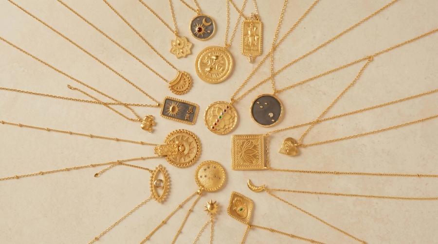 Guide 2026 du coût des pendentifs personnalisés : quel est leur prix réel ?