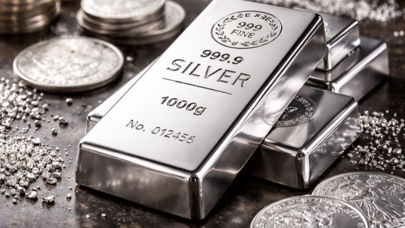 Authentic silver has no smell because it lacks smelly compounds.