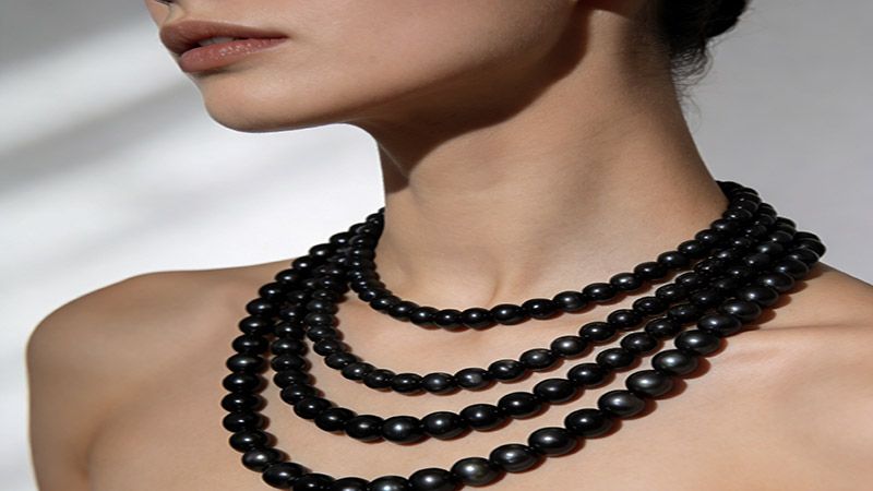 The exotic black pearls are used to represent independence and power.