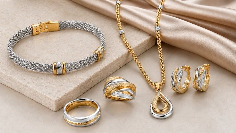 Yellow gold with a silver-colored finish is the most versatile visual combination